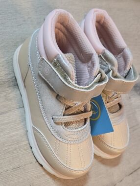 Munchkin toddler sneakers Size 9 • New without box Gold & blush high-top